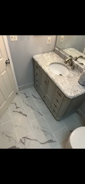 Marble-look bathroom floor — Finished surfaces