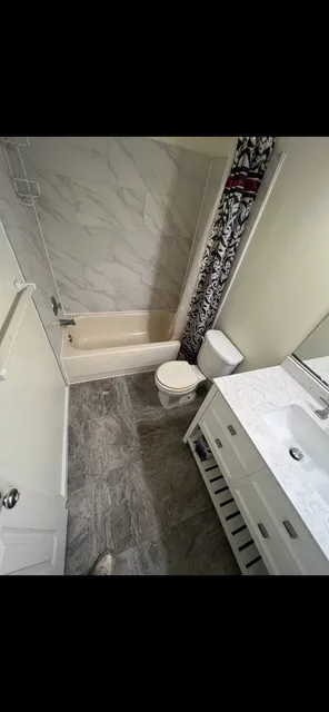 Tub surround and bathroom floor — Finished surfaces