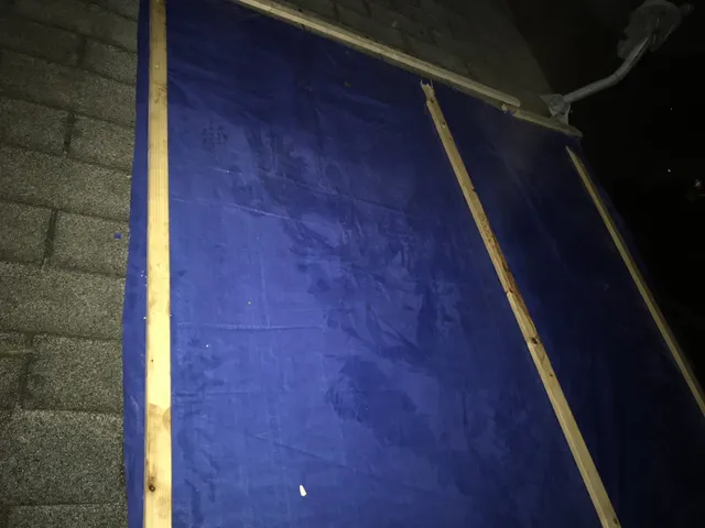 Roof covering detail — Field work