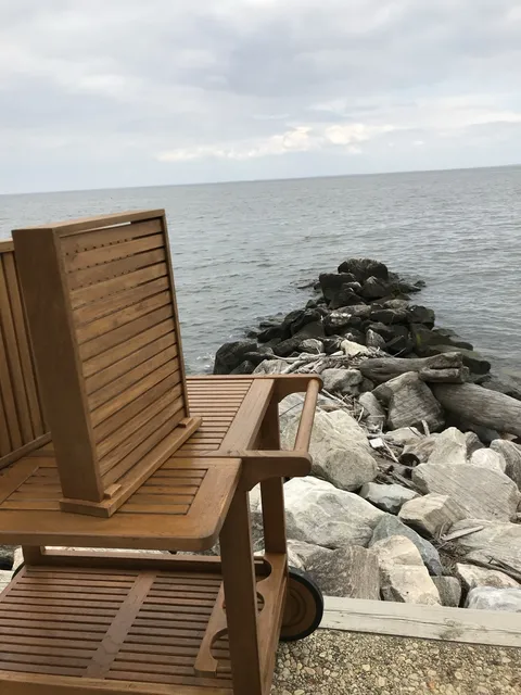 Outdoor wood furniture — Wood finish